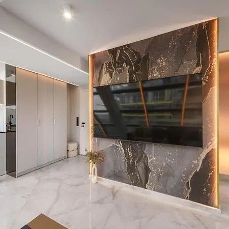 Luxury Skylight Loft & Terrace Center