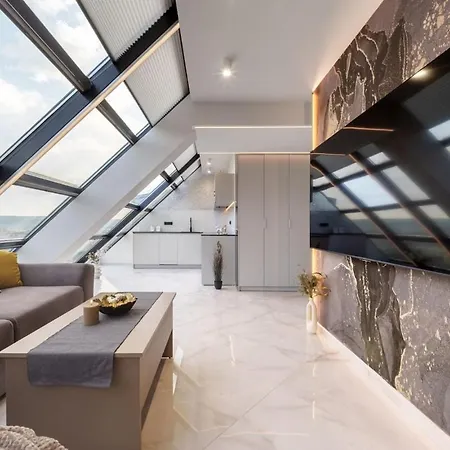 Apartamento Luxury Skylight Loft & Terrace Center *