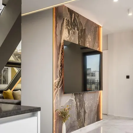 Luxury Skylight Loft & Terrace Center