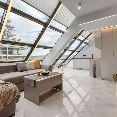 Apartamento Luxury Skylight Loft & Terrace Center