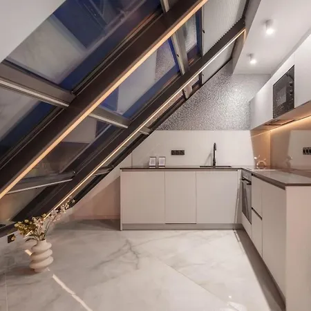 Apartamento Luxury Skylight Loft & Terrace Center Varna