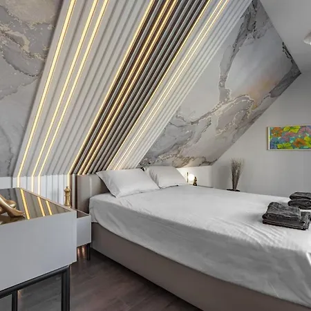 Luxury Skylight Loft & Terrace Center Apartamento *