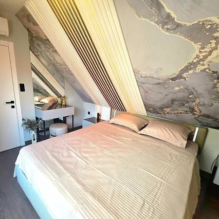 Apartamento Luxury Skylight Loft & Terrace Center
